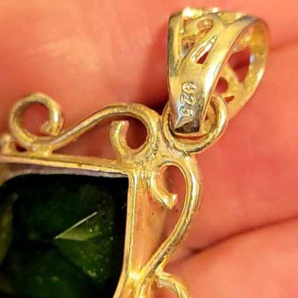 Sterling Silver Emerald Green Pendant - Picture 2 of 5